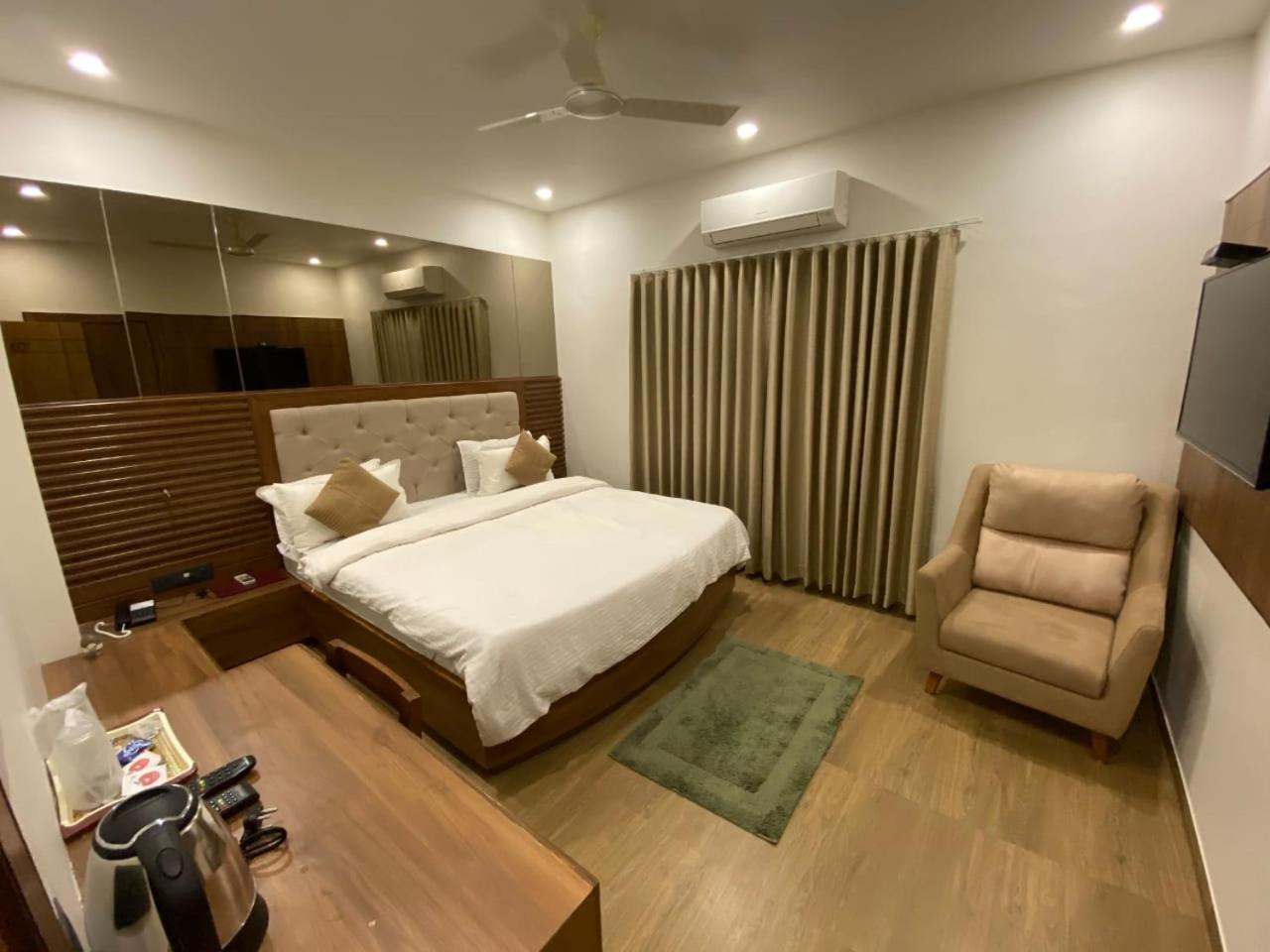 Hotel Evershine Rajkot Exterior foto