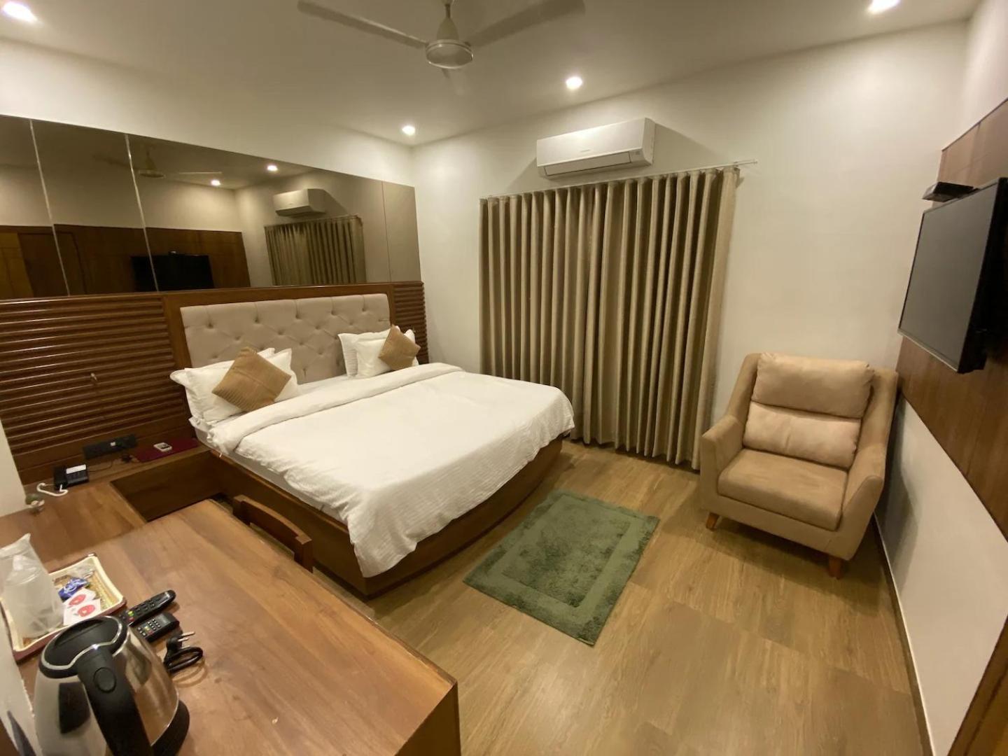 Hotel Evershine Rajkot Exterior foto