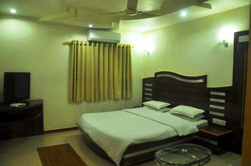 Hotel Evershine Rajkot Zimmer foto