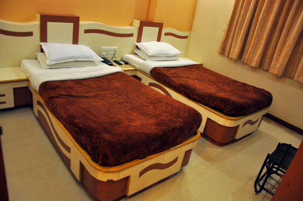 Hotel Evershine Rajkot Exterior foto
